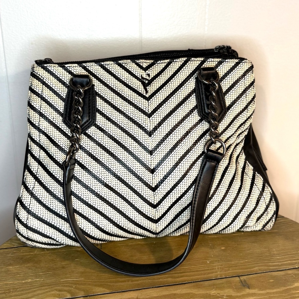 SIMPLY VERA VERA WANG Purse Black & beige woven shoulder bag purse 13.5"x10"
